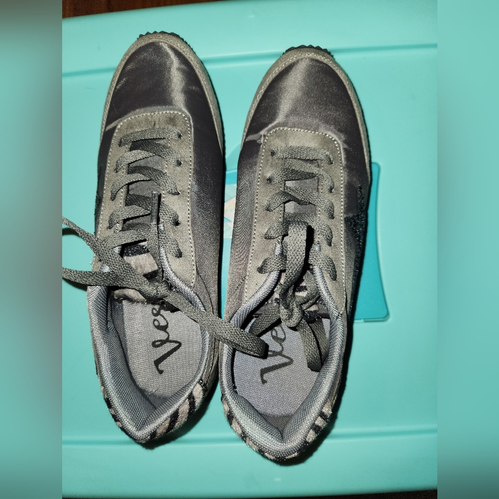 Womens sneakers
